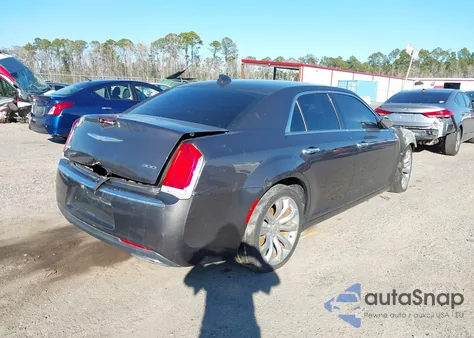 2018 Chrysler 300 Limited z USA, uszkodzony, nr VIN 2C3CCAEG2JH129889